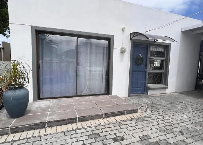 Adorable 2 Bedroom Cottage With Spacious Veranda