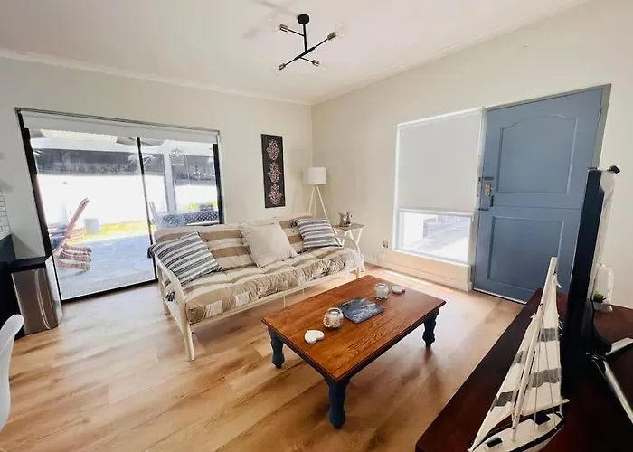 Adorable 2 Bedroom Cottage With Spacious Veranda
