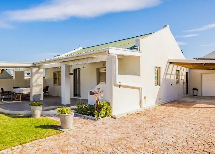Peaceful Coastal Holiday Home